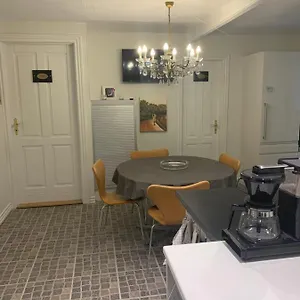 Guest house Skovbakkegaardens Bed & Bath - Vaerelser Med Eget Bad, Aalborg